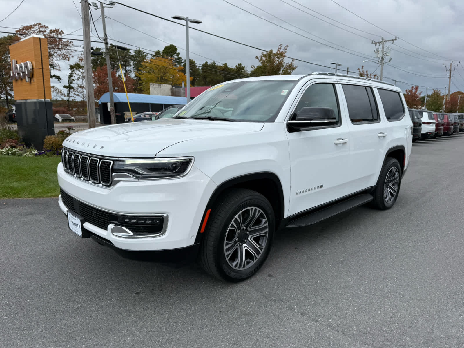 2024 Jeep Wagoneer Base photo 2