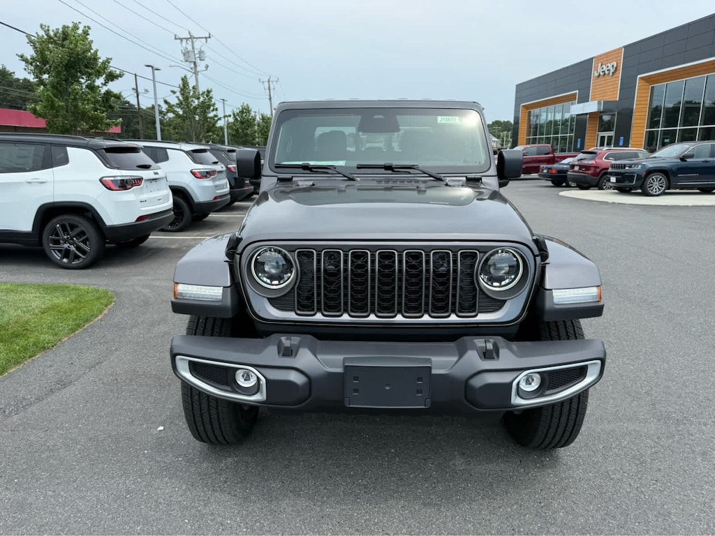 New 2026 Jeep Gladiator SAHARA 4X4 Pickup