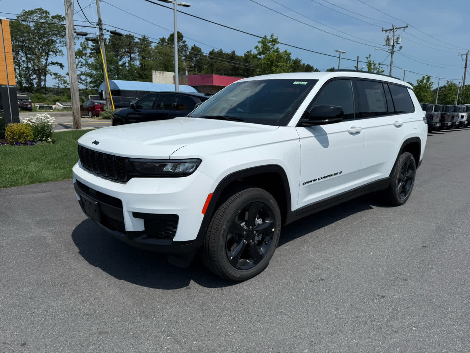 2025 Jeep Grand Cherokee Altitude photo 3