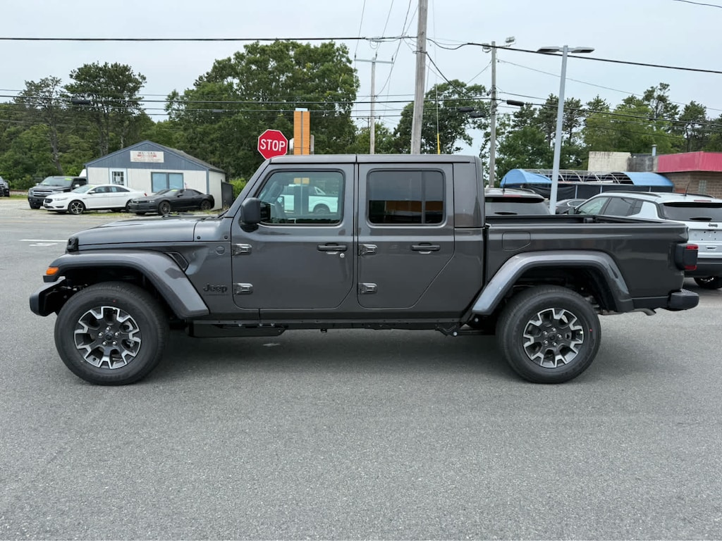 New 2026 Jeep Gladiator SAHARA 4X4 Pickup