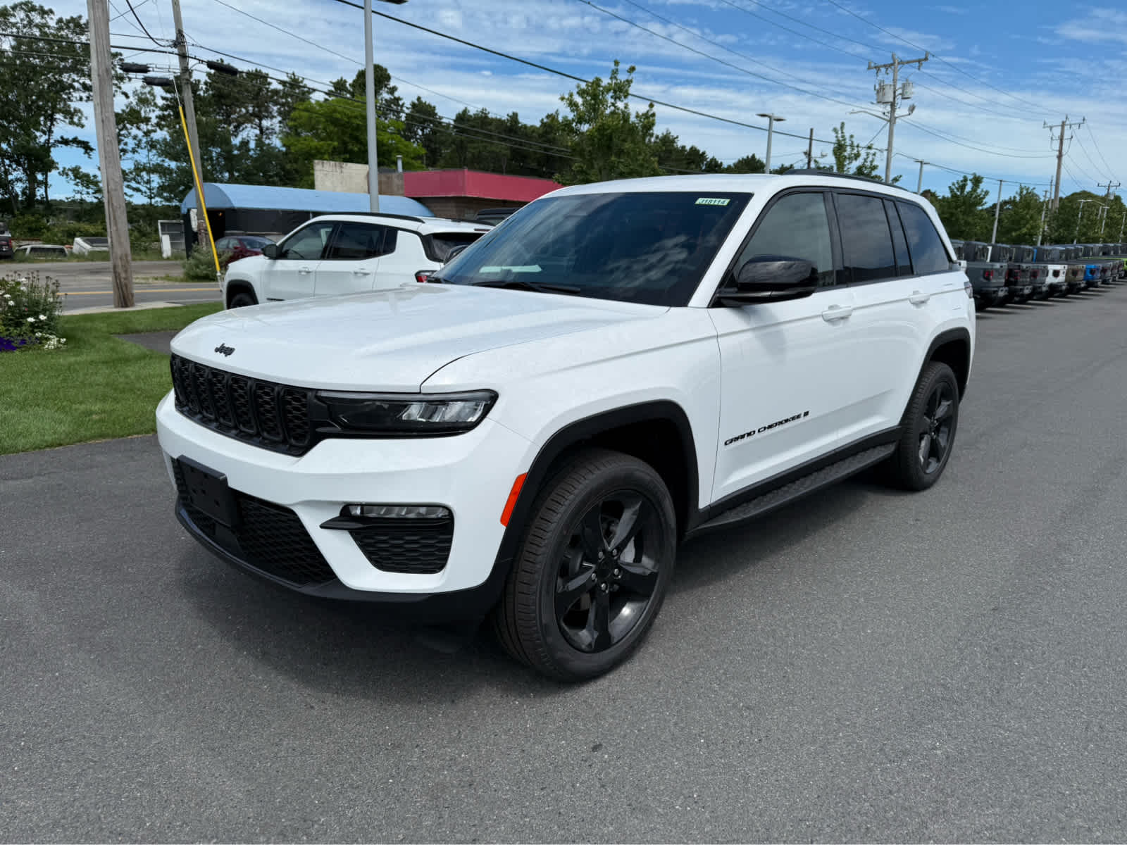 2025 Jeep Grand Cherokee Limited photo 3