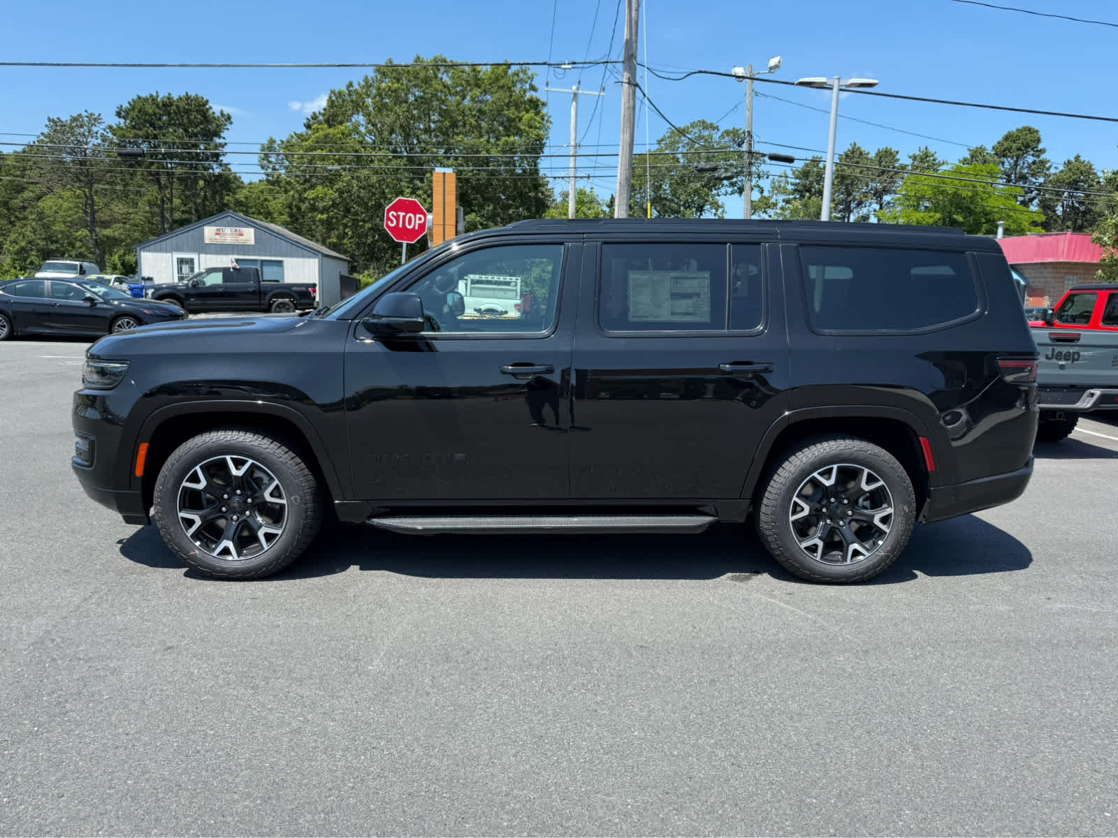 2025 Jeep Wagoneer Overland photo 2