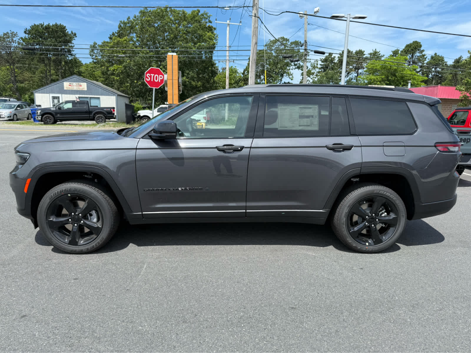 2025 Jeep Grand Cherokee Altitude photo 2