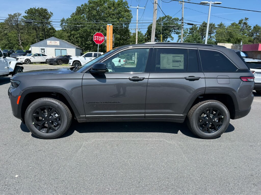 New 2026 Jeep Grand Cherokee LAREDO ALTITUDE 4X4 Sport Utility