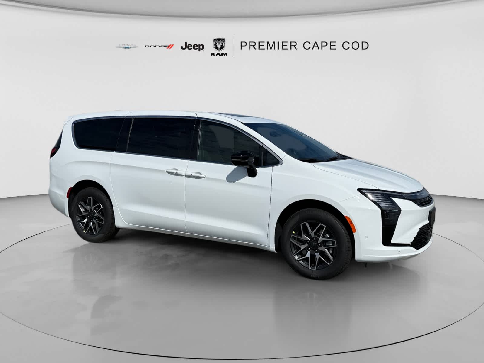 2027 Chrysler Pacifica LIMITED AWD Passenger Van