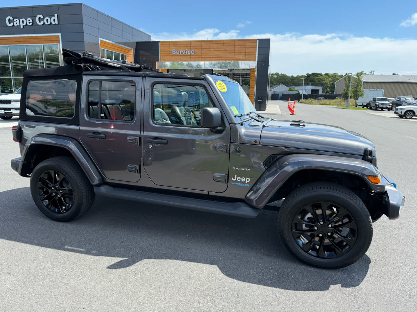 2022 Jeep Wrangler 4xe Unlimited Sahara photo 2