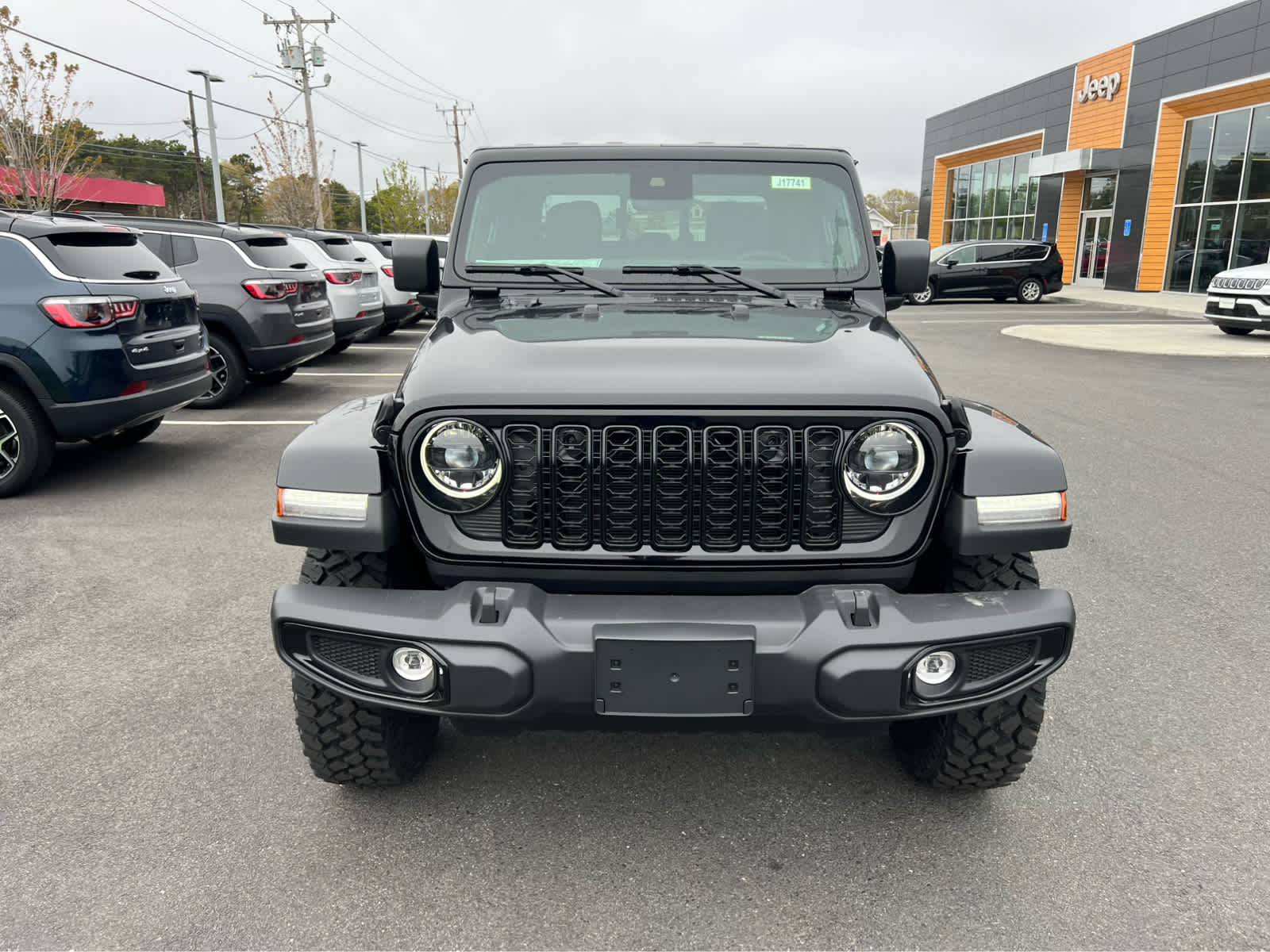 2025 Jeep Gladiator Willys photo 2