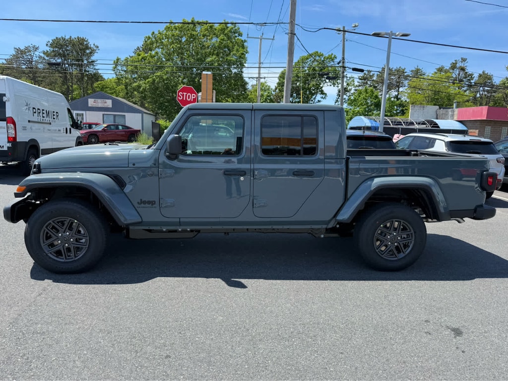 New 2026 Jeep Gladiator SPORT S 4X4 Pickup