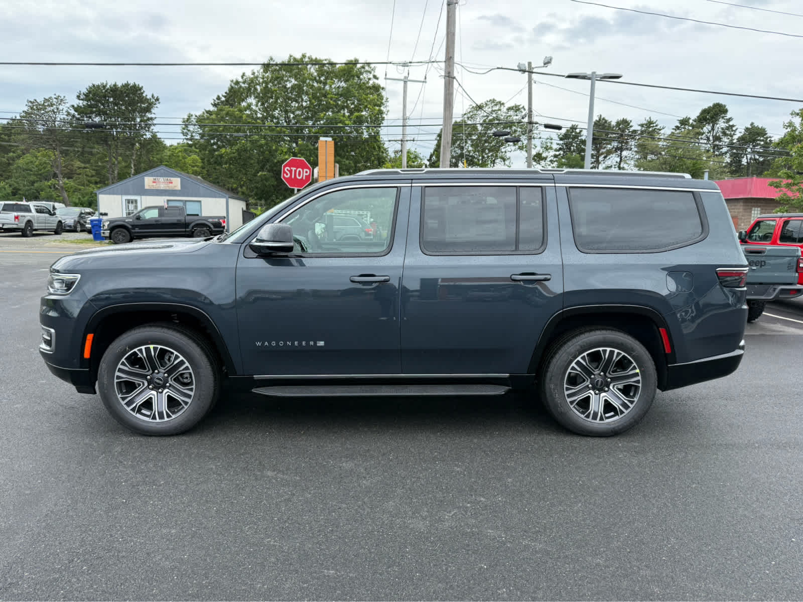 2025 Jeep Wagoneer Base photo 4