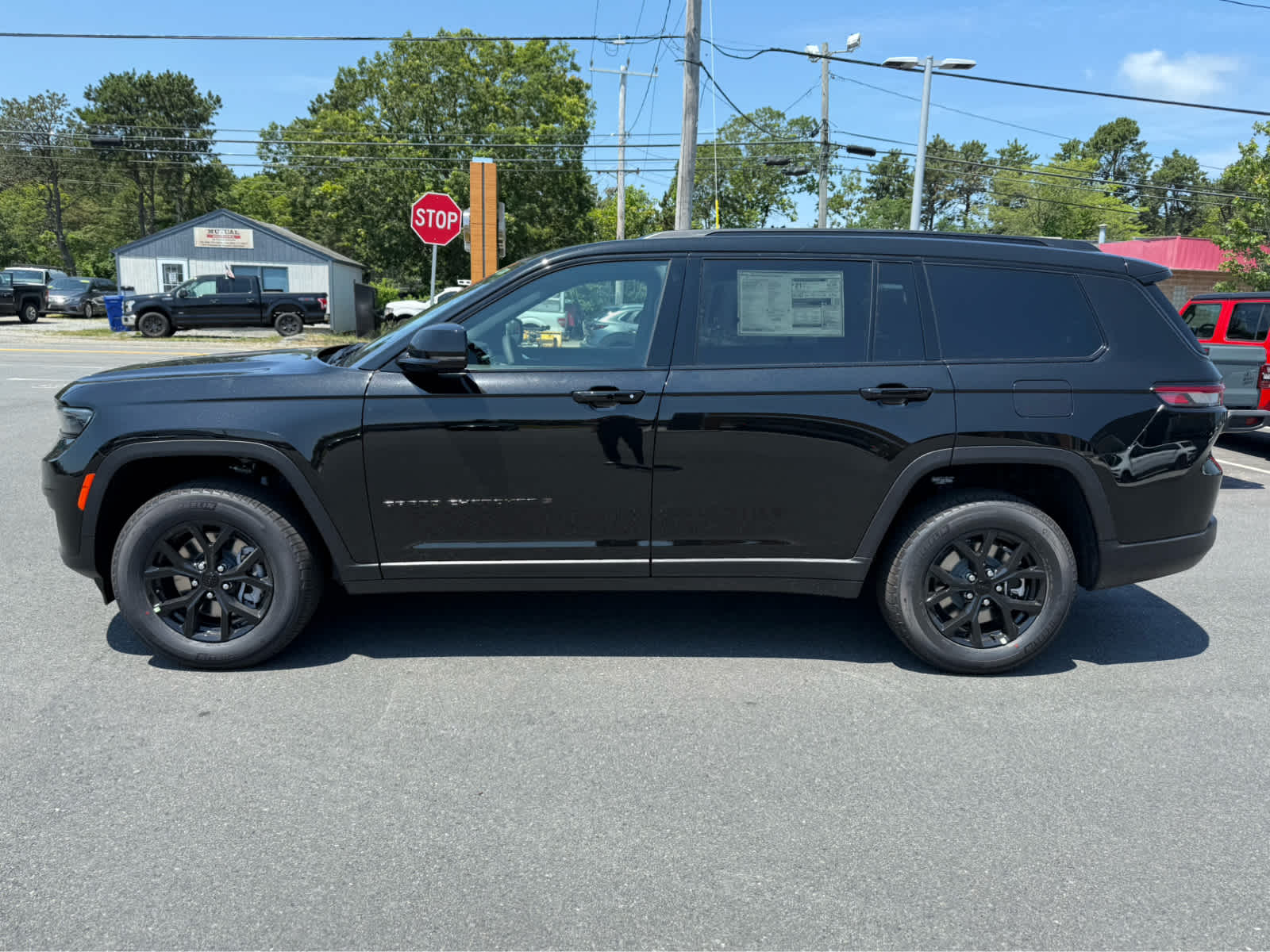 2025 Jeep Grand Cherokee Altitude photo 2