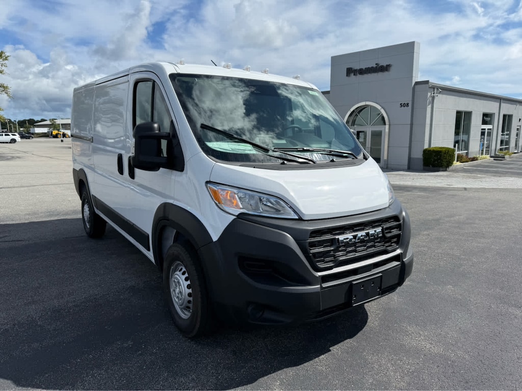 New 2025 Ram ProMaster PROMASTER 1500 TRADESMAN CARGO VAN LOW ROOF 136' W Cargo Van