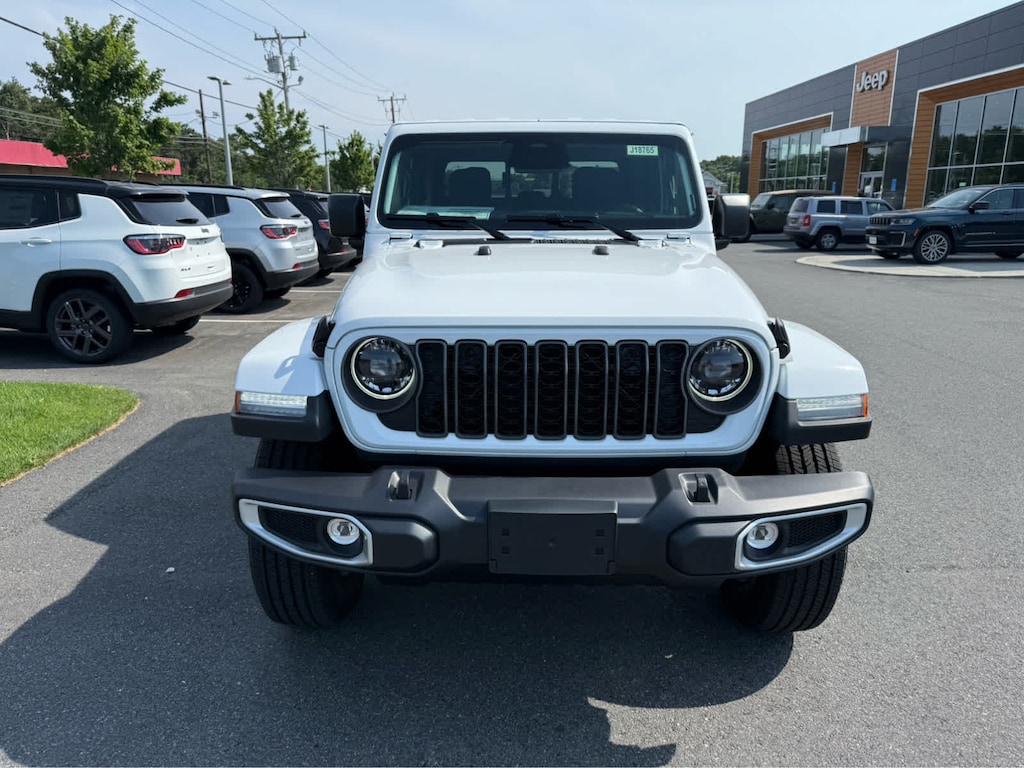 New 2026 Jeep Gladiator SAHARA 4X4 Pickup