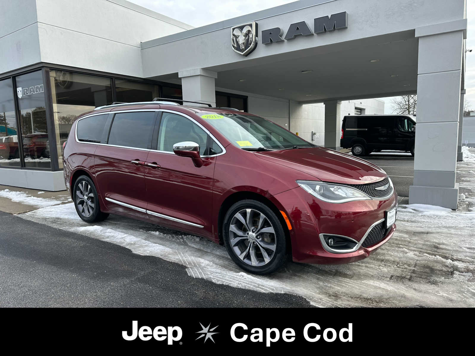 2018 Chrysler Pacifica Limited's photo