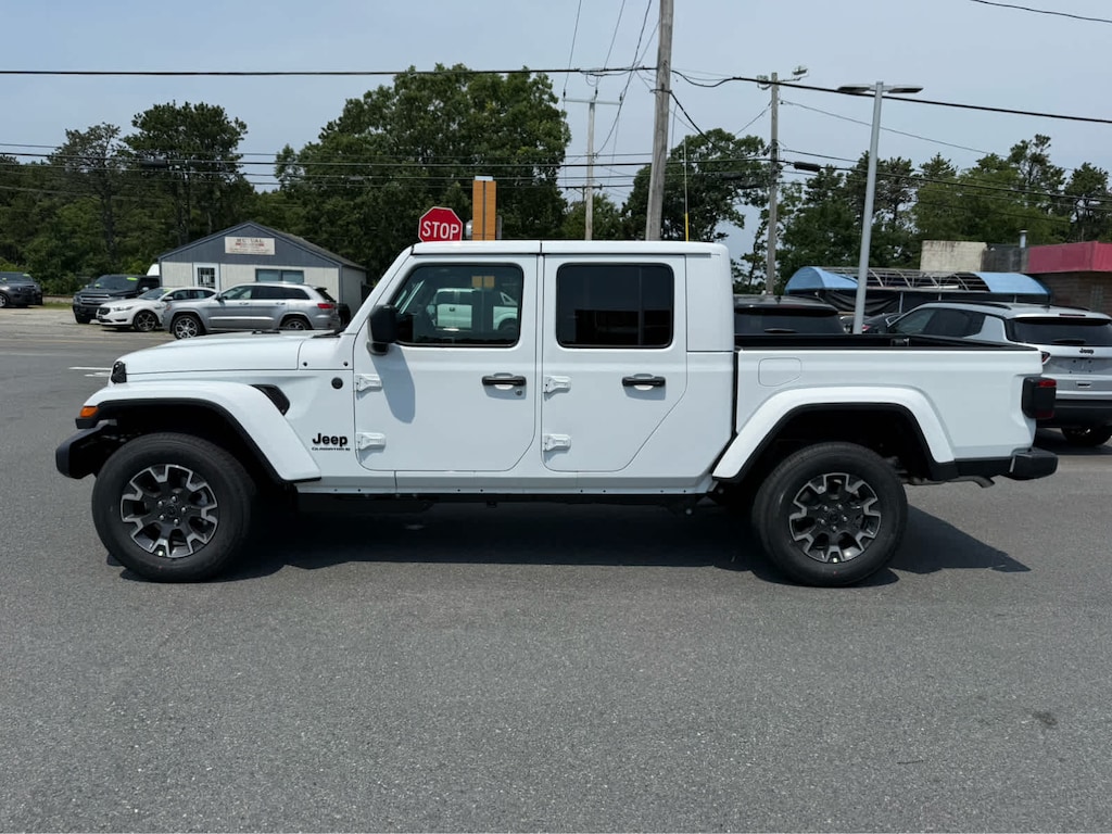 New 2026 Jeep Gladiator SAHARA 4X4 Pickup