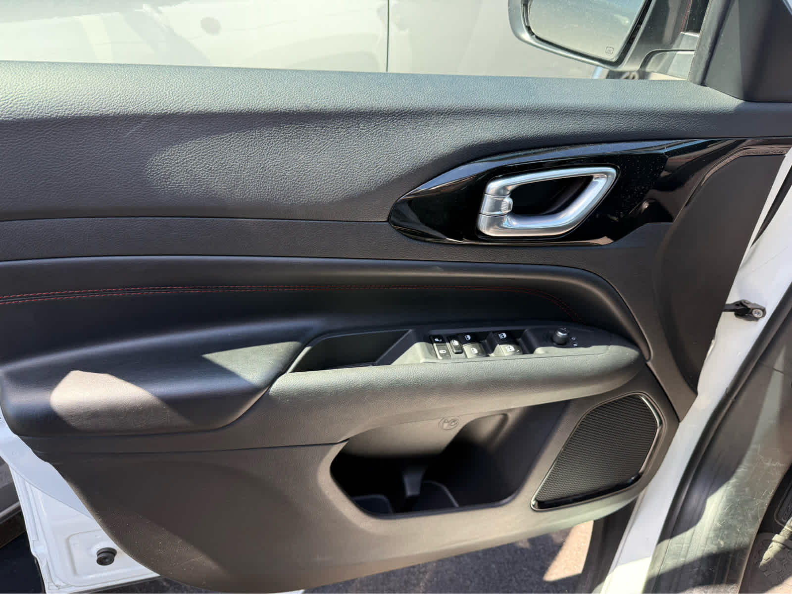 2024 Jeep Compass Trailhawk photo 3