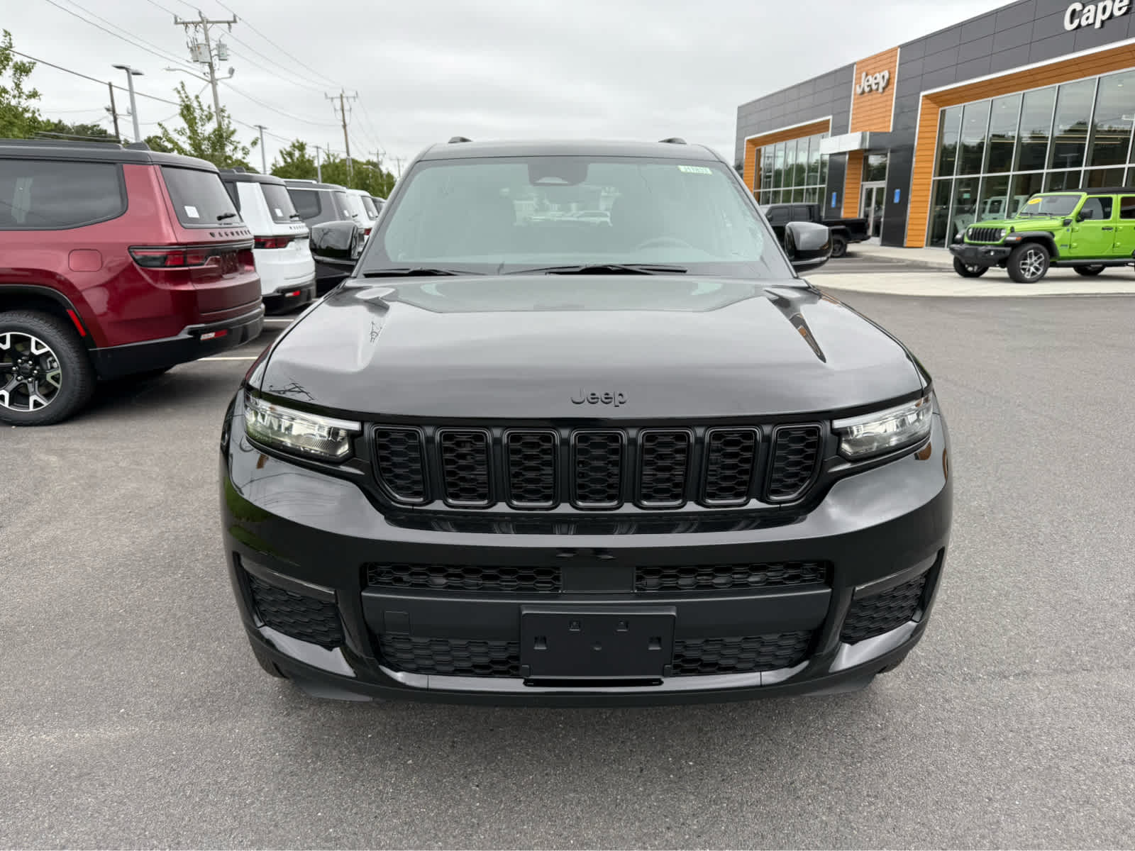 2025 Jeep Grand Cherokee Limited photo 2