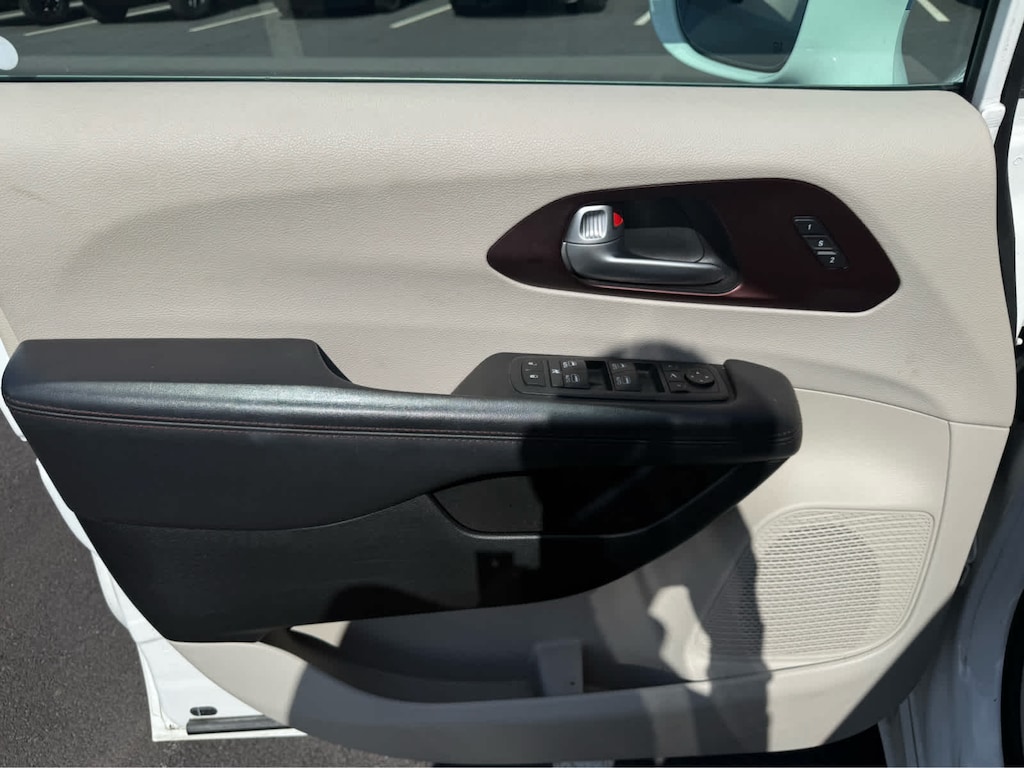 Used 2018 Chrysler Pacifica Limited Van