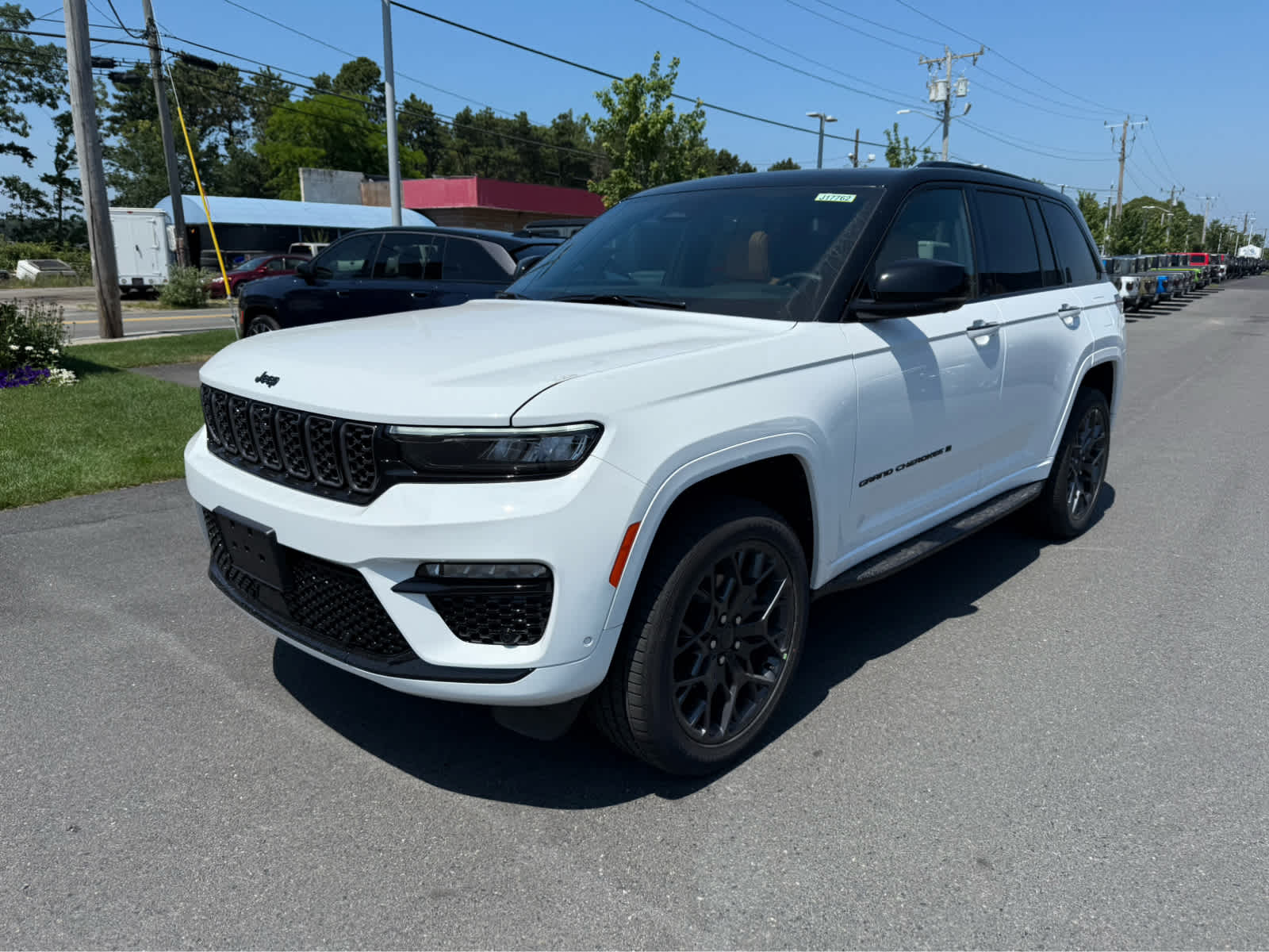 2025 Jeep Grand Cherokee Summit photo 3