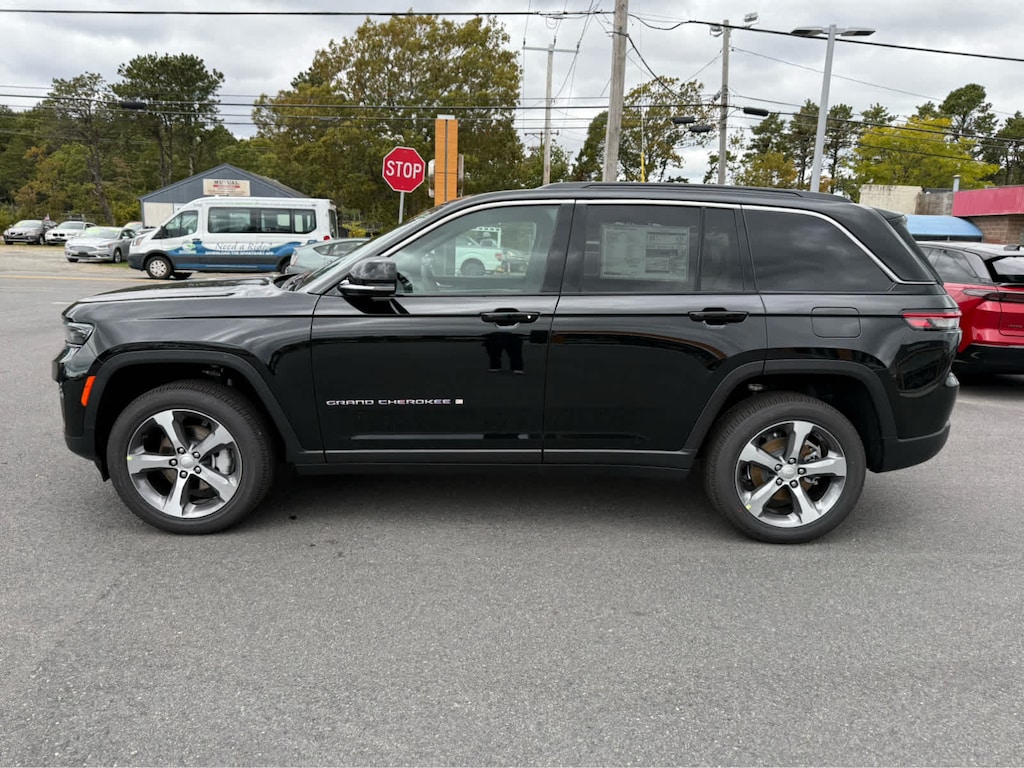 New 2025 Jeep Grand Cherokee LIMITED 4X4 Sport Utility