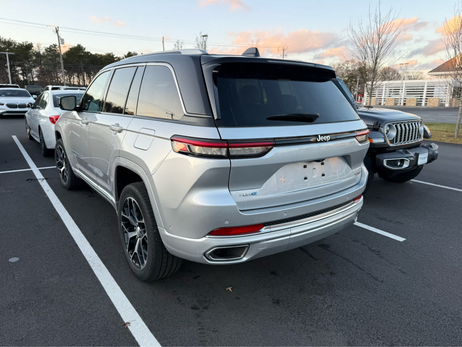 2023 Jeep Cherokee Summit Reserve 4xe photo 2