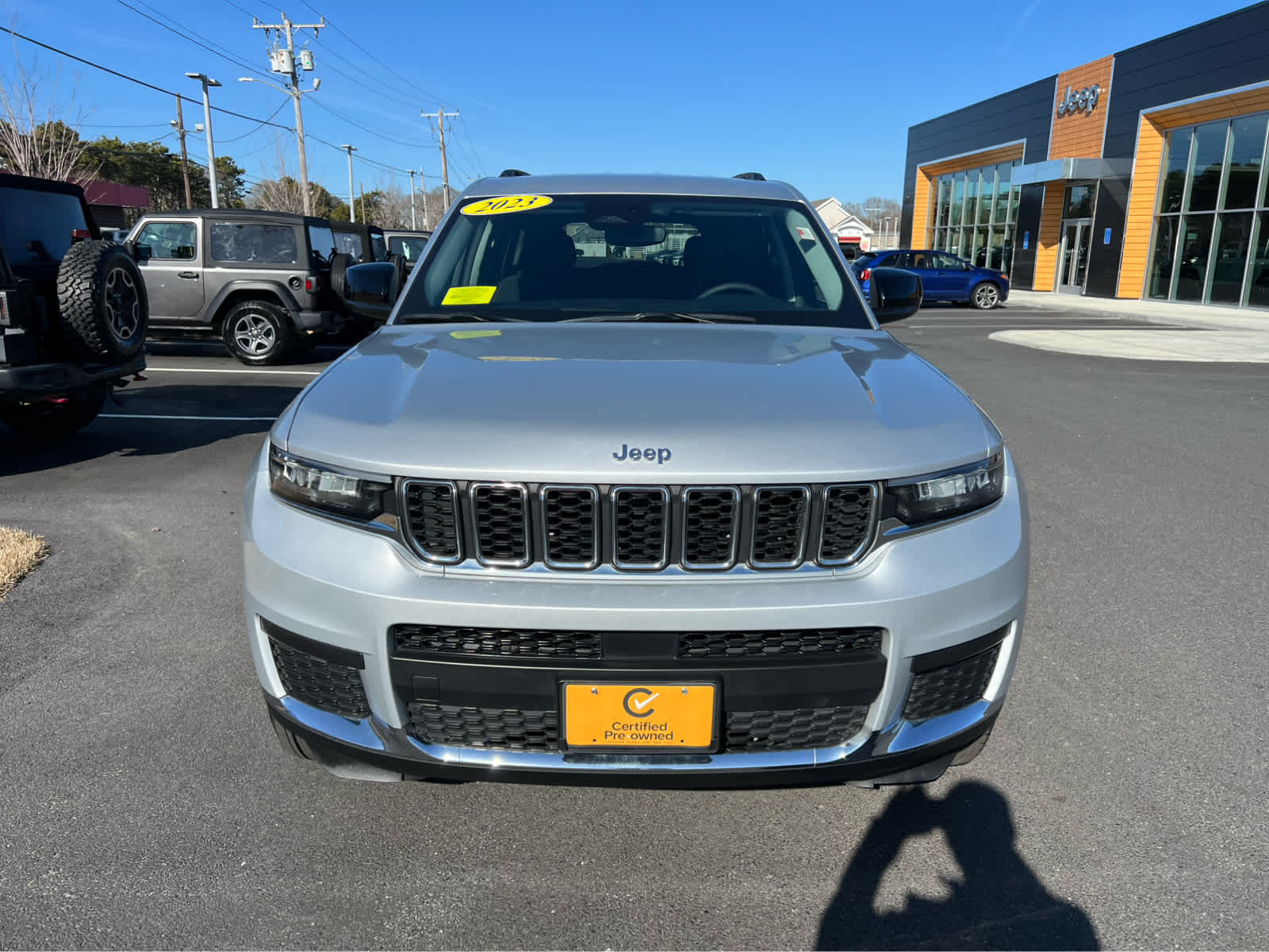 2023 Jeep Grand Cherokee Laredo photo 2