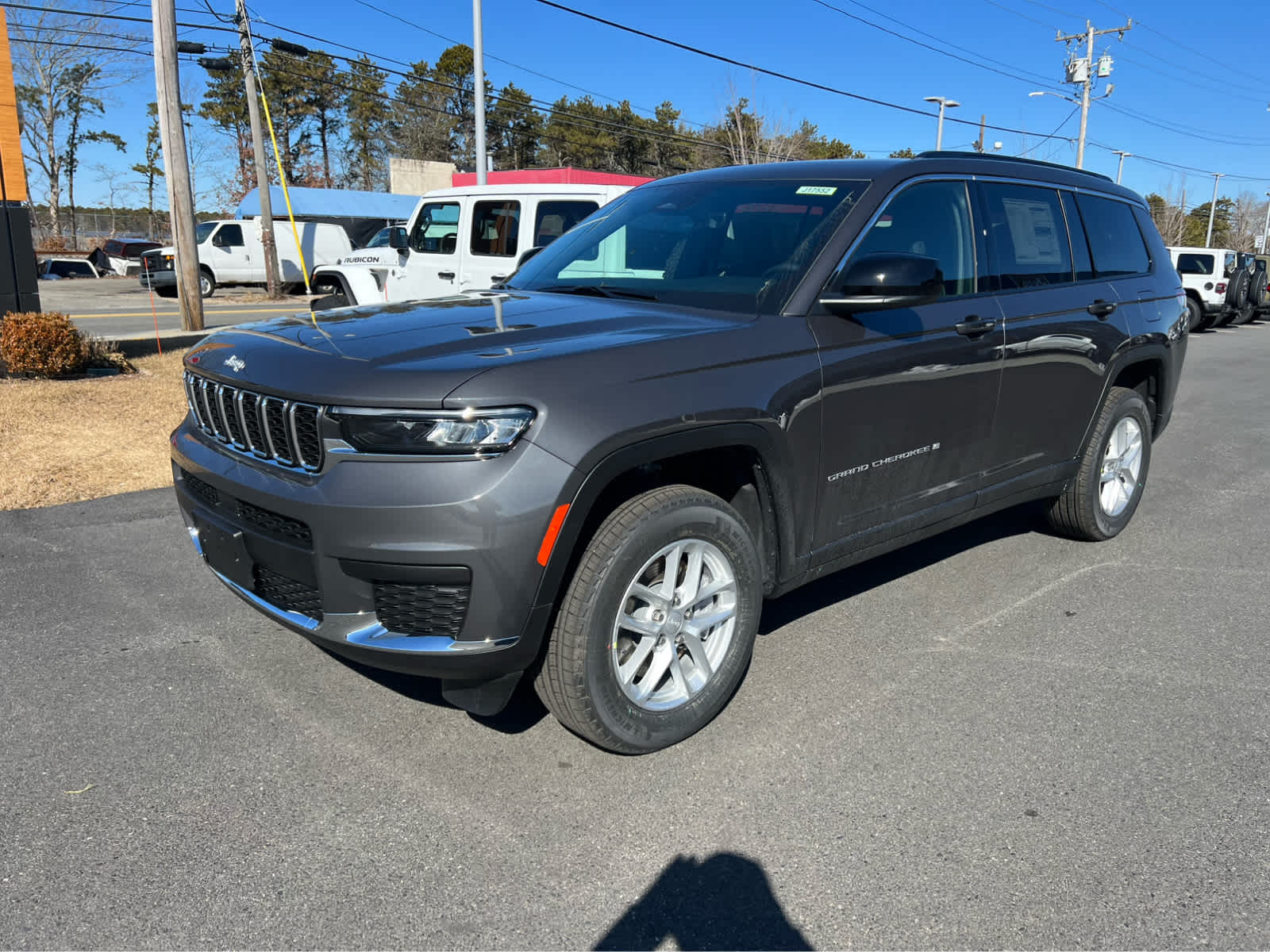 2025 Jeep Grand Cherokee Laredo photo 3