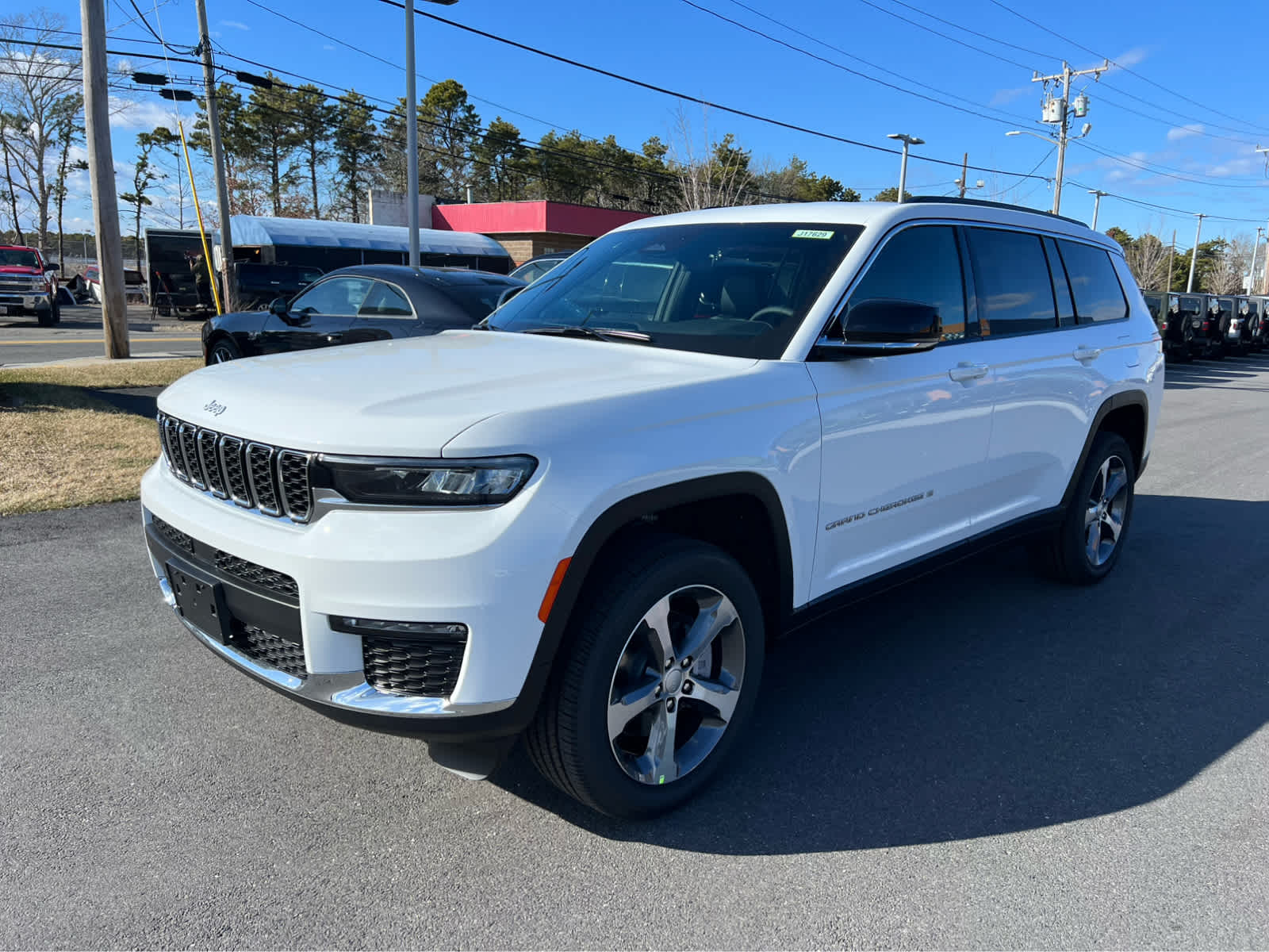 2025 Jeep Grand Cherokee Limited photo 3
