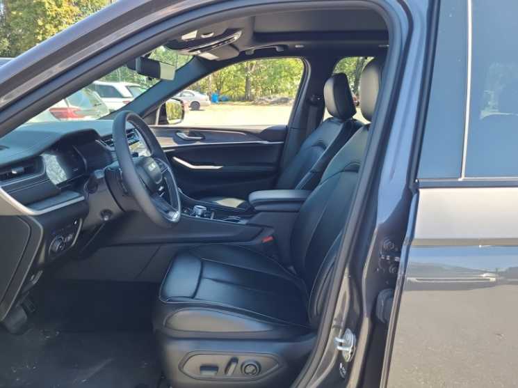 2024 Jeep Cherokee Limited 4xe photo 2