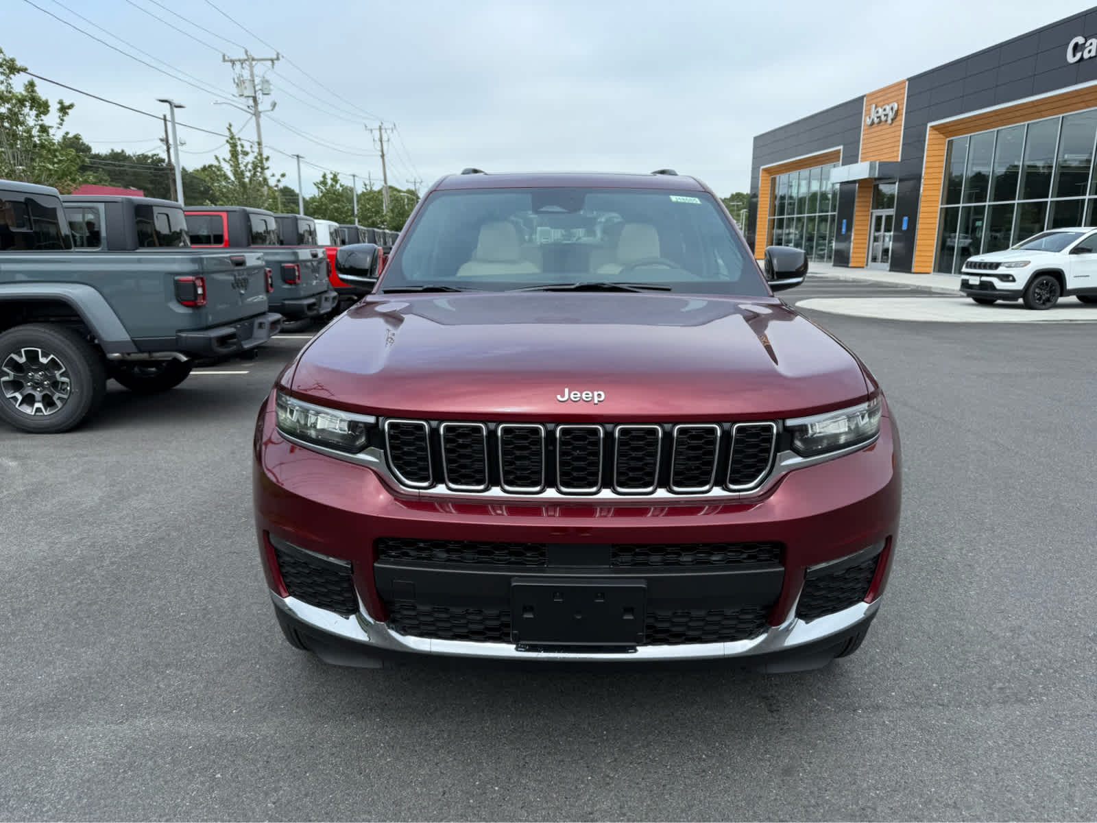 2025 Jeep Grand Cherokee Limited photo 2