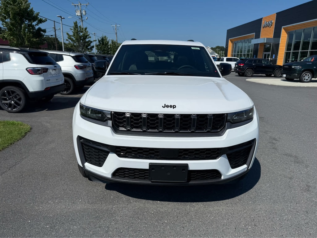 New 2026 Jeep Grand Cherokee LAREDO ALTITUDE 4X4 Sport Utility