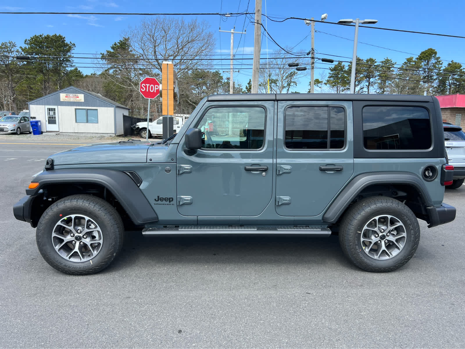 2025 Jeep Wrangler Sport S photo 4