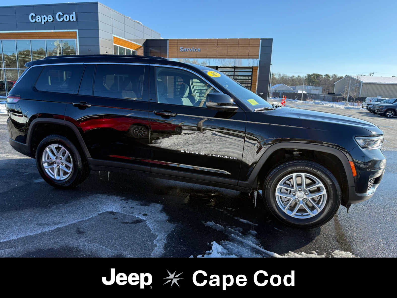 2025 Jeep Grand Cherokee L Laredo's photo