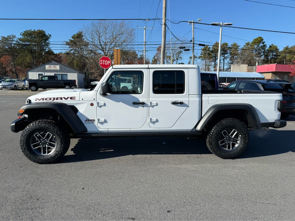 New 2026 Jeep Gladiator MOJAVE 4X4 Pickup