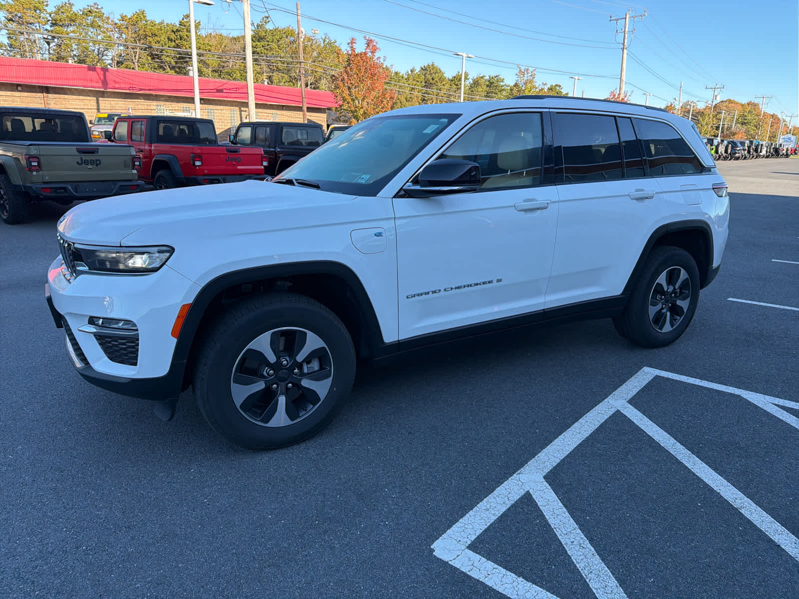 2023 Jeep Cherokee 4xe photo 2