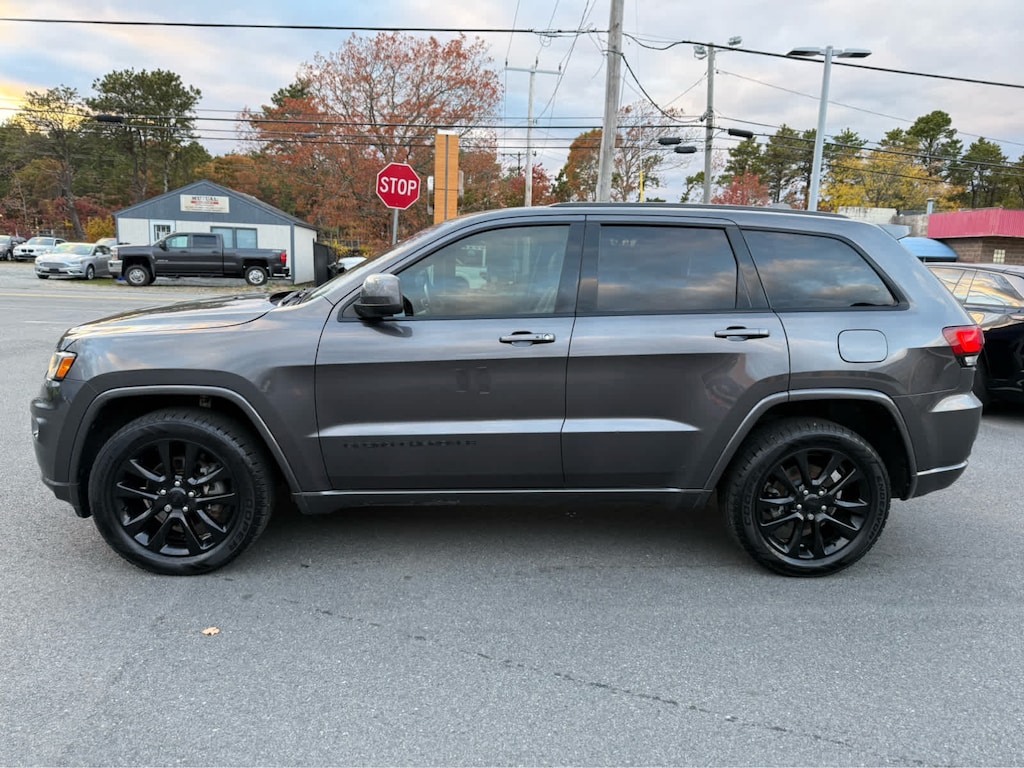 Used 2019 Jeep Grand Cherokee Altitude SUV