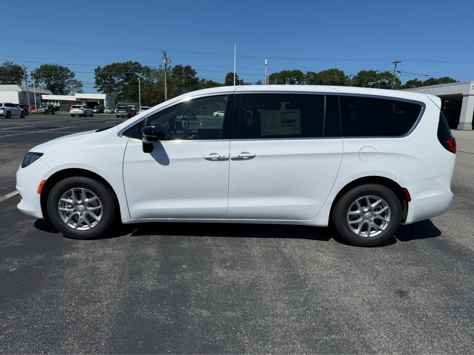 2026 Chrysler Voyager LX photo 4