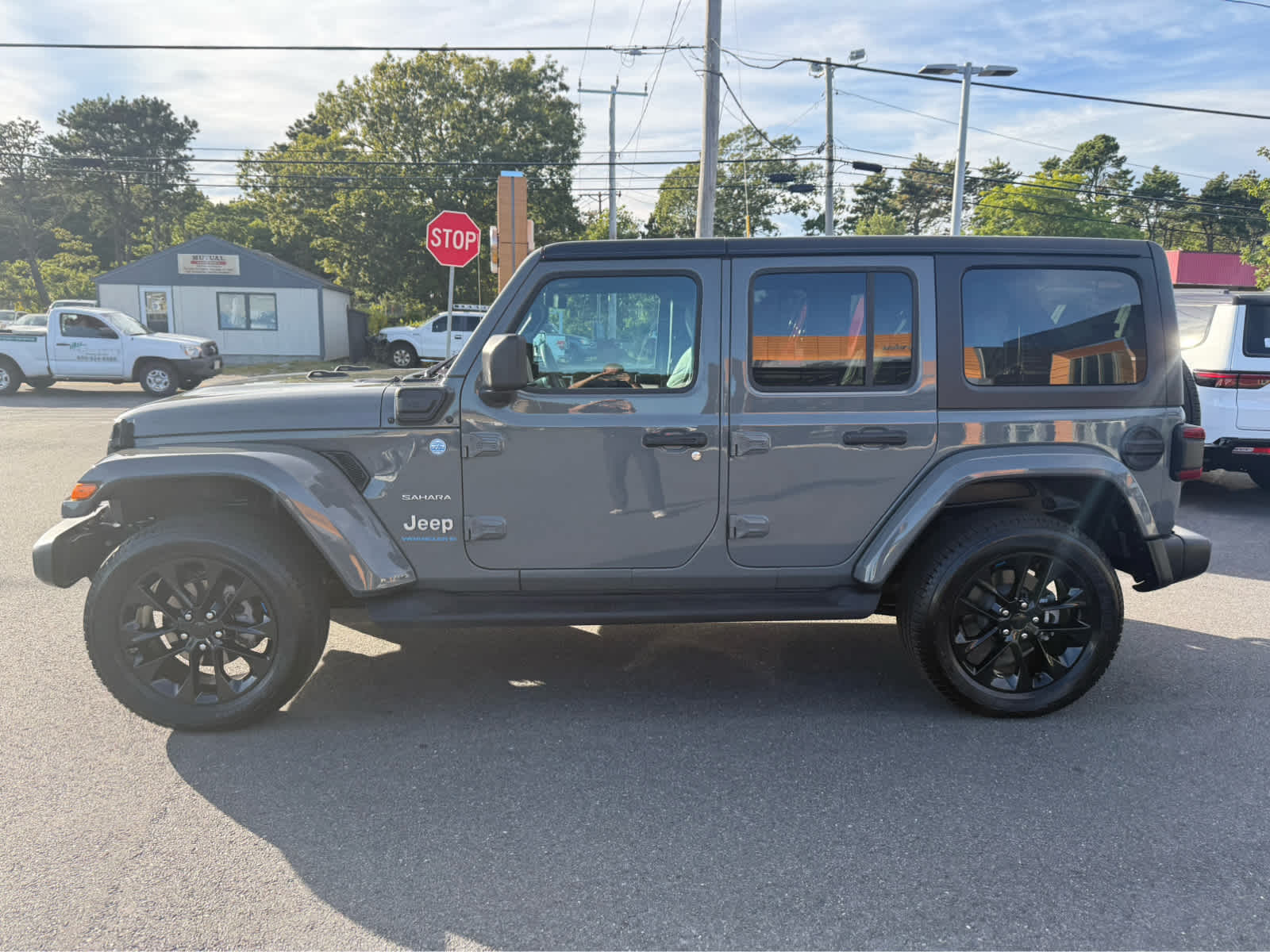 2023 Jeep Wrangler 4xe Sahara photo 4