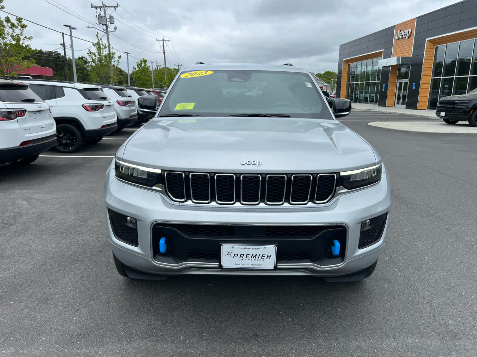 2023 Jeep Cherokee 4xe Overland photo 2