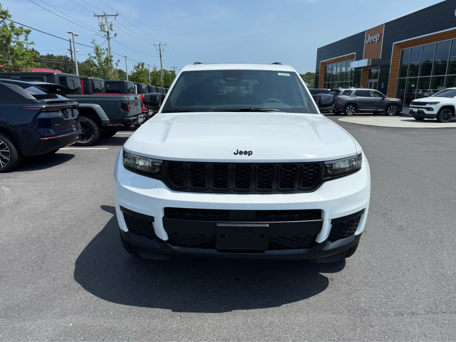 2025 Jeep Grand Cherokee Altitude photo 2