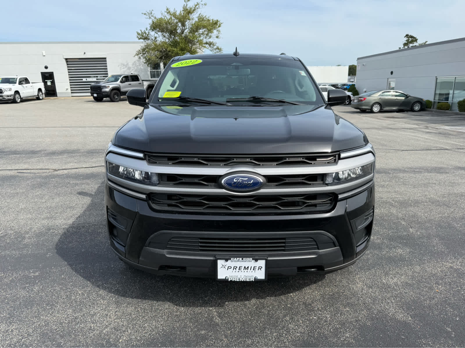 2022 Ford Expedition XLT photo 2