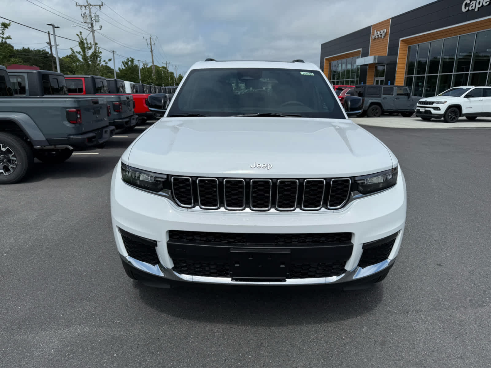 2025 Jeep Grand Cherokee Limited photo 2
