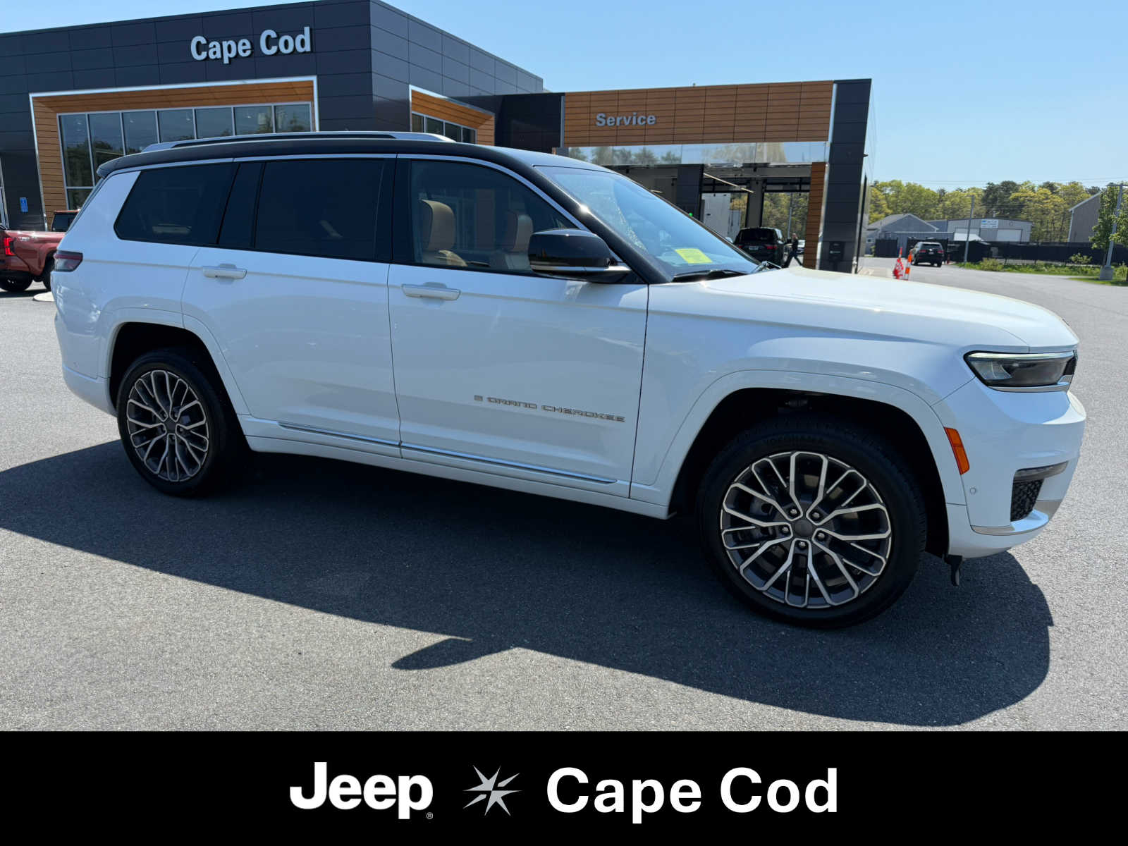 2023 Jeep Grand Cherokee L Summit Reserve 4x4's photo