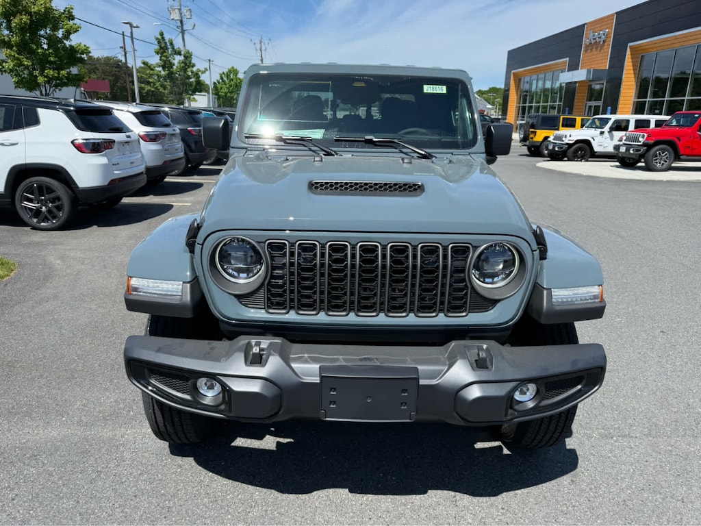 New 2026 Jeep Gladiator SPORT S 4X4 Pickup