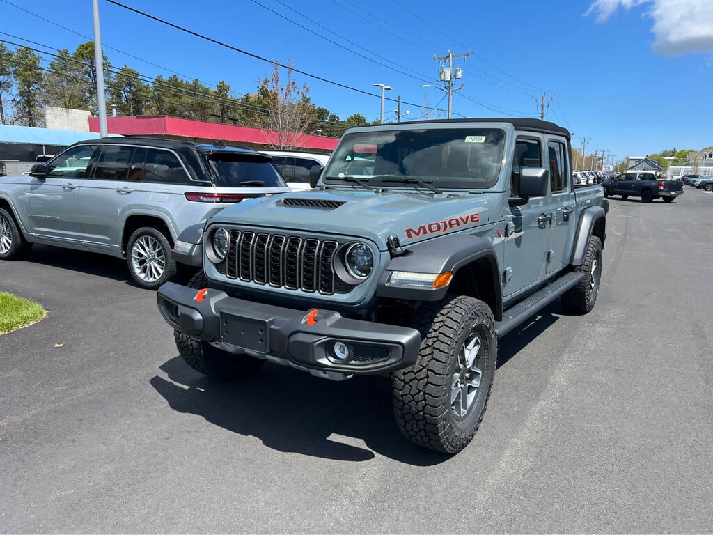 New 2024 Jeep Gladiator MOJAVE 4X4 for Sale Hyannis, MA Premier Cape