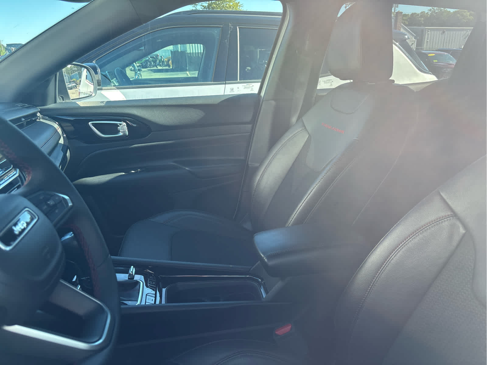 2024 Jeep Compass Trailhawk photo 2