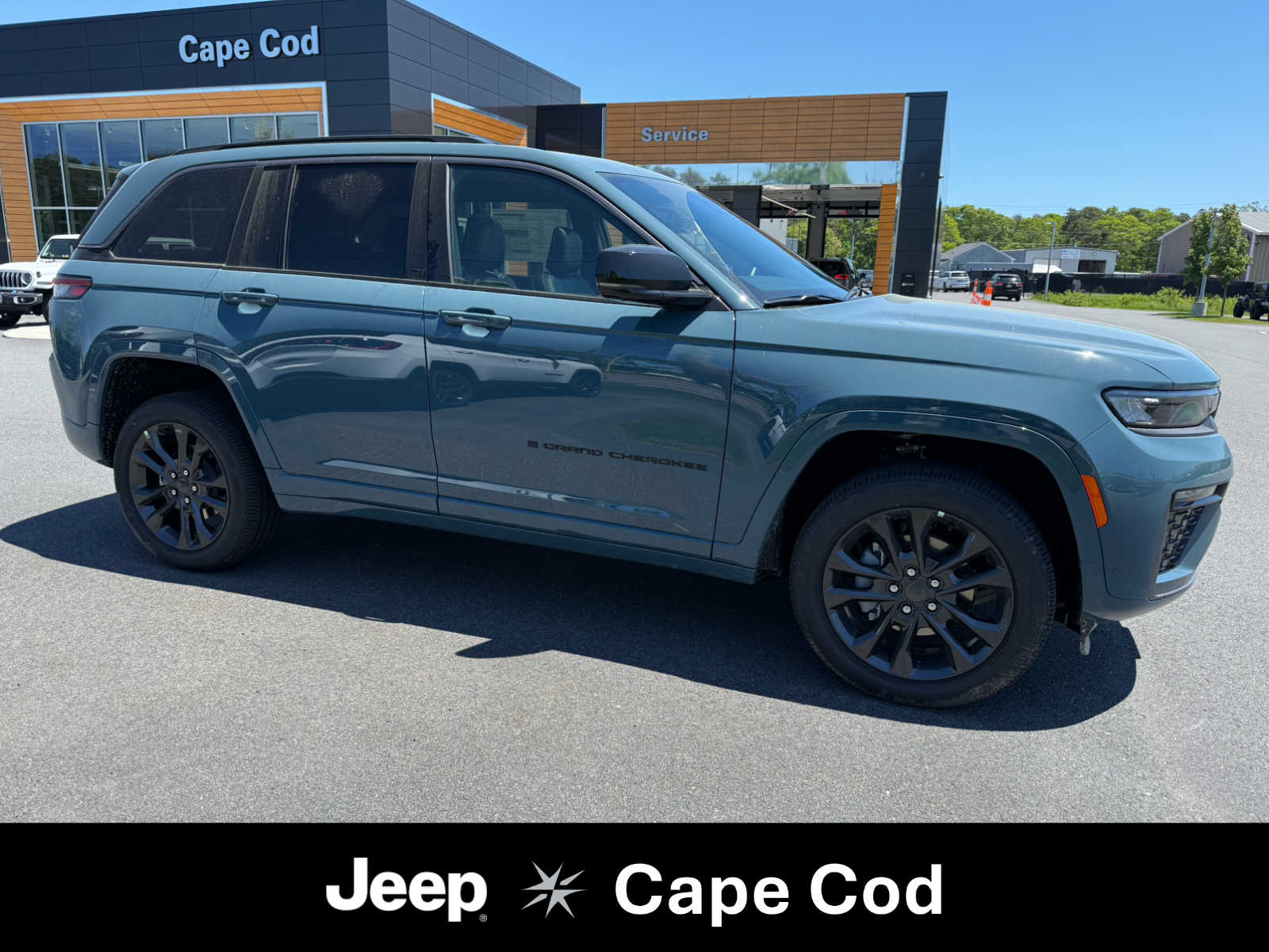 2026 Jeep Grand Cherokee Limited Reserve 4x4's photo