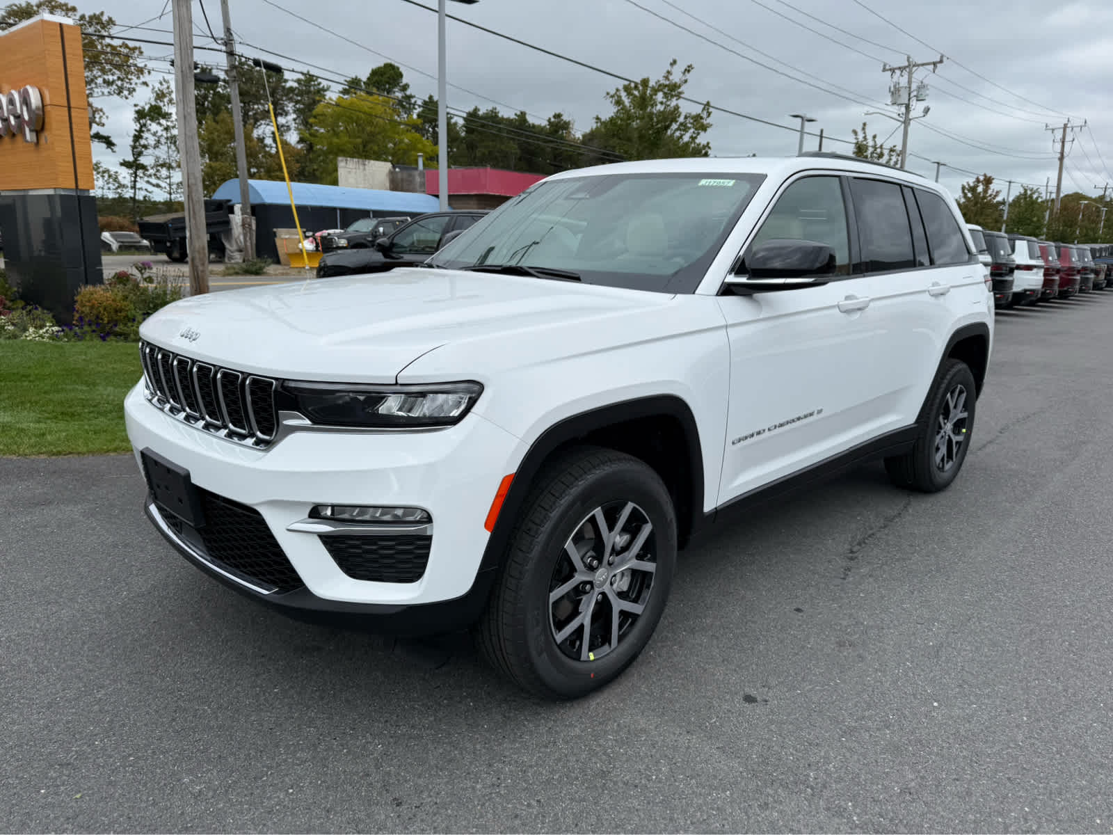 2025 Jeep Grand Cherokee Limited photo 2