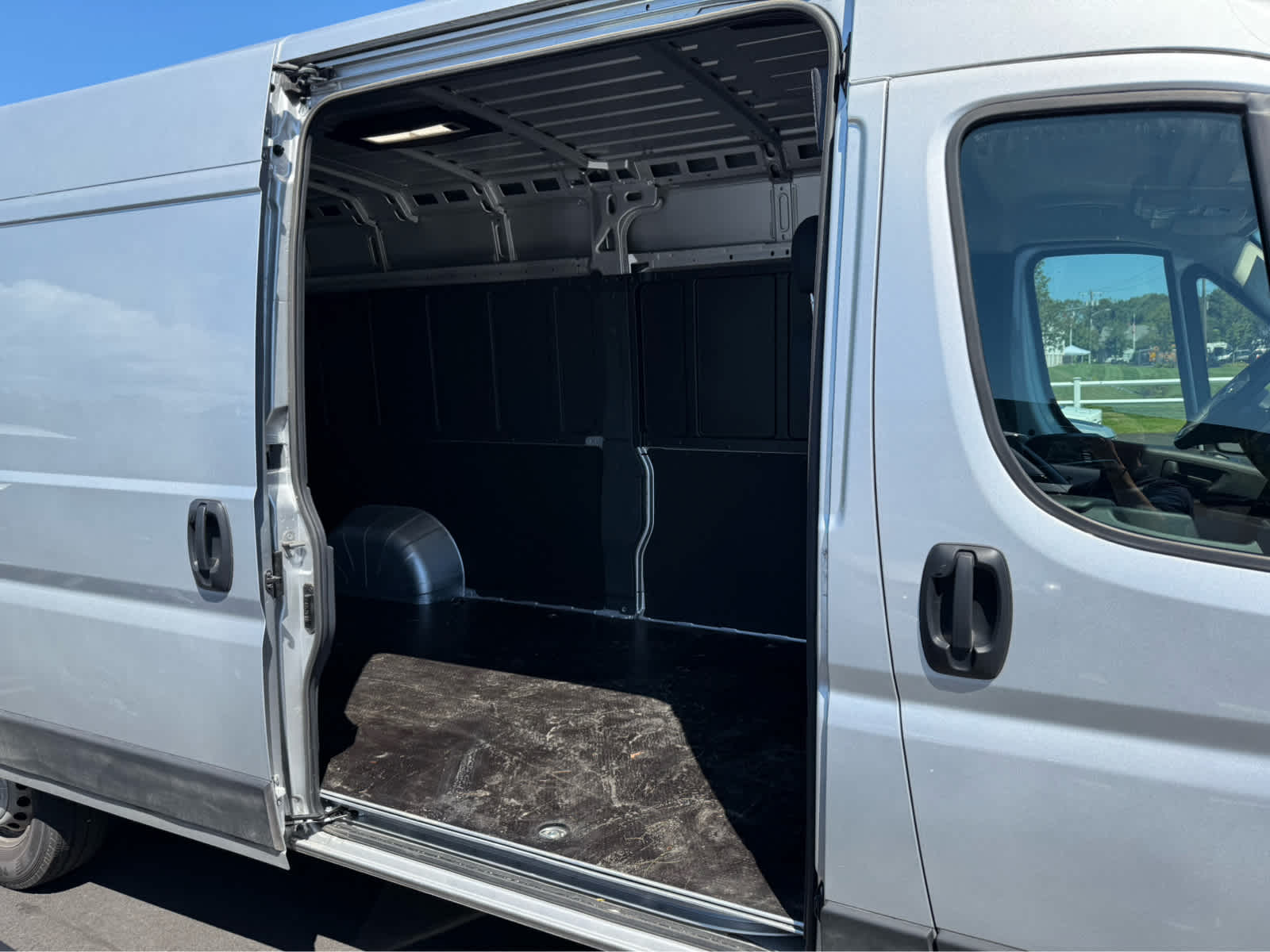 2024 Ram ProMaster 3500 Cargo Van photo 2