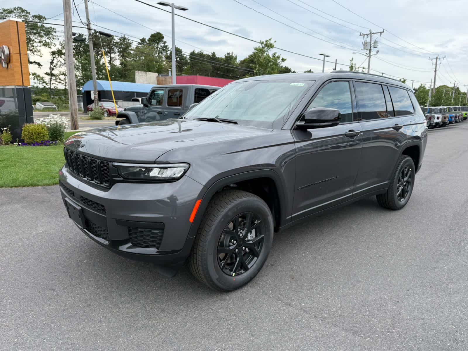 2025 Jeep Grand Cherokee Altitude photo 3