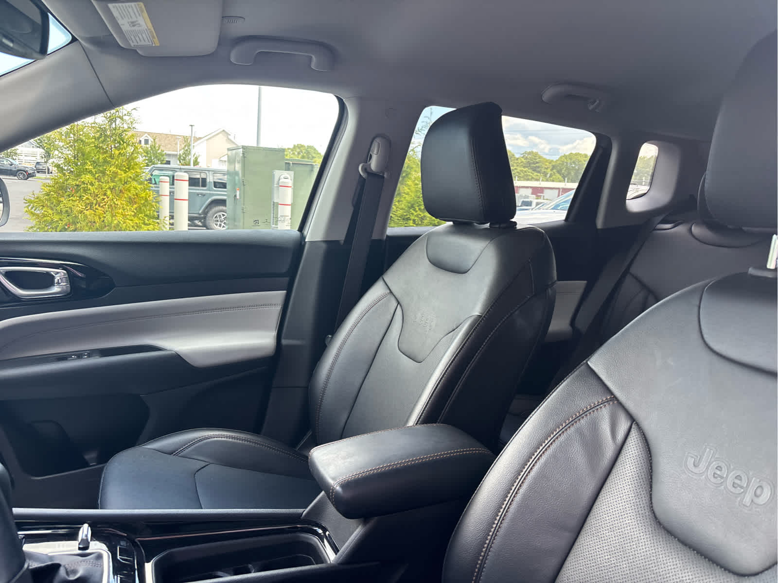 2022 Jeep Compass Limited photo 2